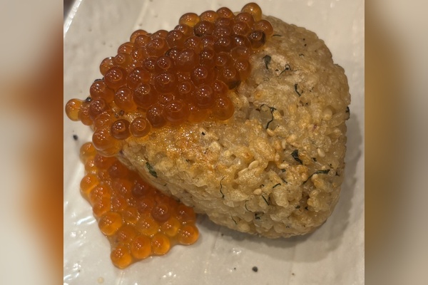 焼きおにぎりのいくら乗っけ